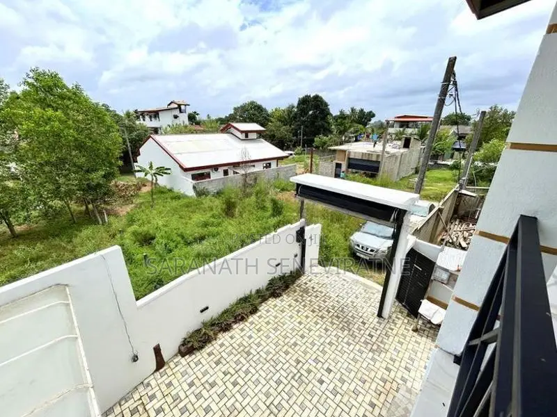 Luxury Brand-New 2 Story House for Sale in Makandana Piliyandala