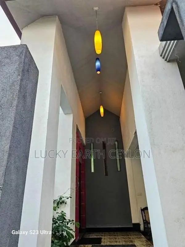 Sale,Piliyandala, Semi Furnished 3 Story House For Sale(NZMS3073)