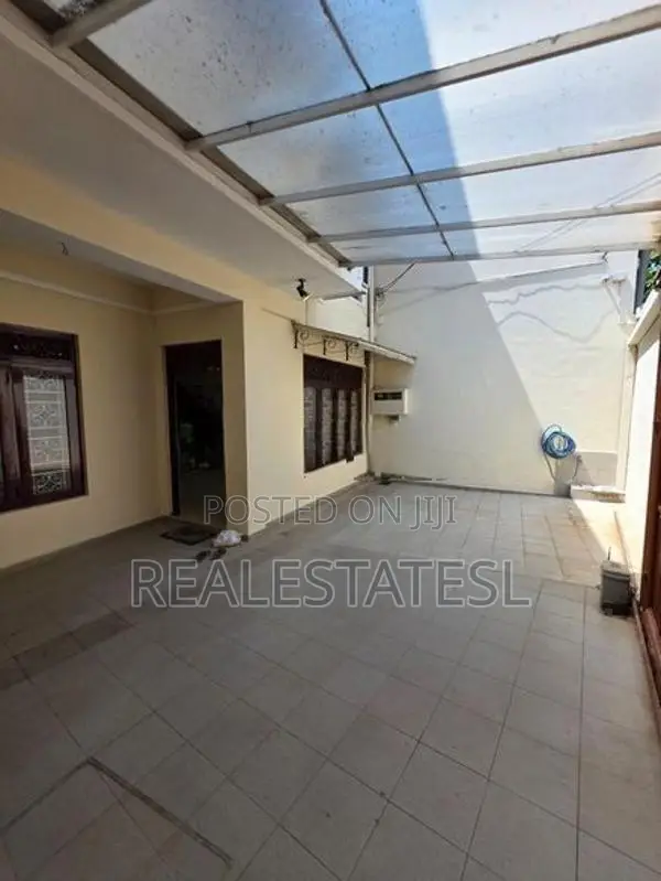 4 Bed Spacious house for rent at dehiwela near galle rd