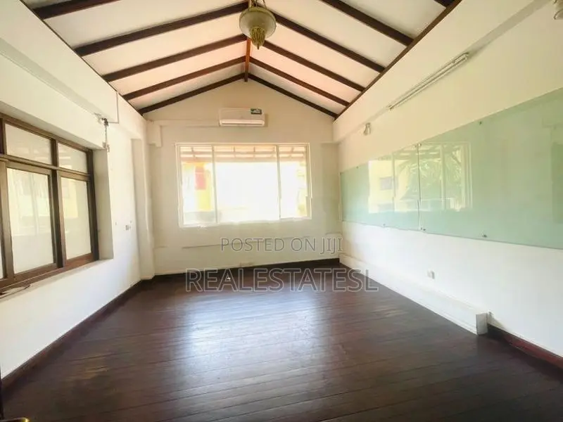 Spacious Modern 10-Bed 6000 Sqft House for Rent – Colombo 05