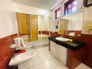 Spacious Modern 10-Bed 6000 Sqft House for Rent – Colombo 05