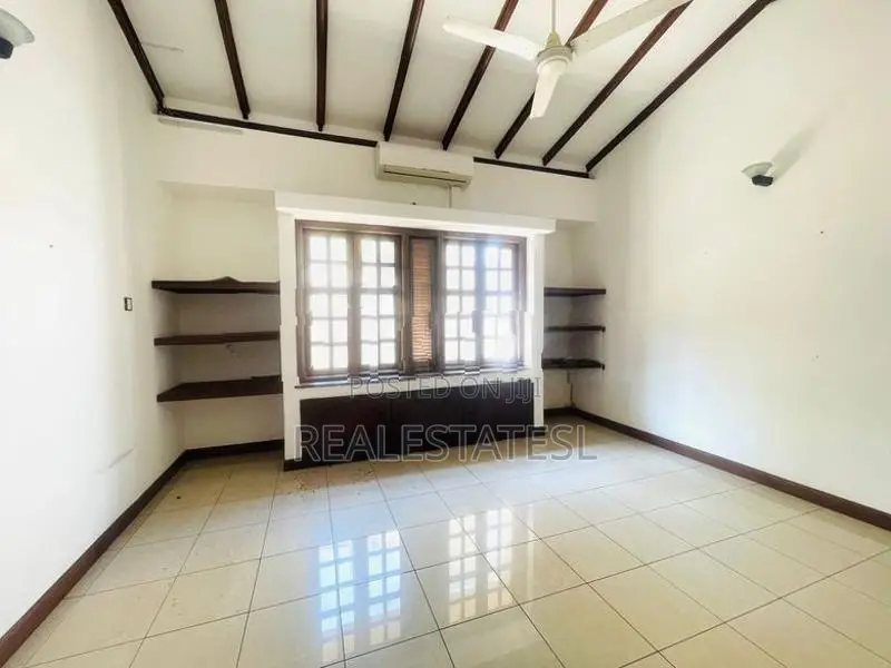 Spacious Modern 10-Bed 6000 Sqft House for Rent – Colombo 05