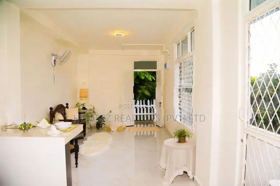 Semi-Furnished 1-Bedroom Apartment for Rent – Kandy