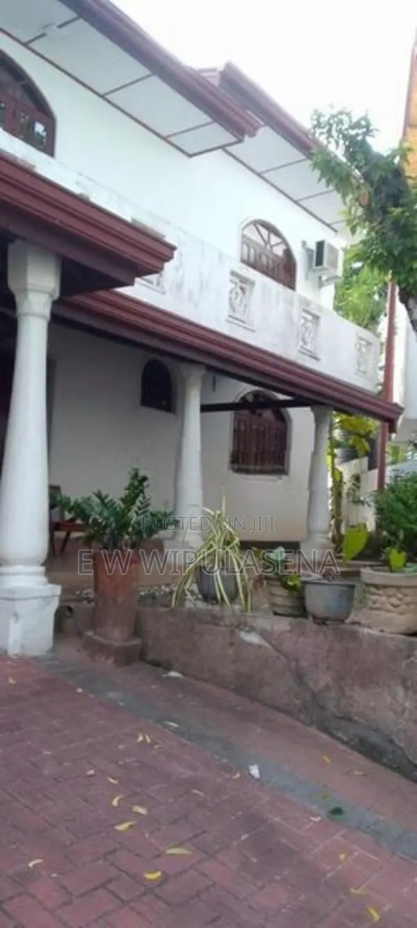 2 STORIES HOURS for SALE in Maharagama Nsvinna