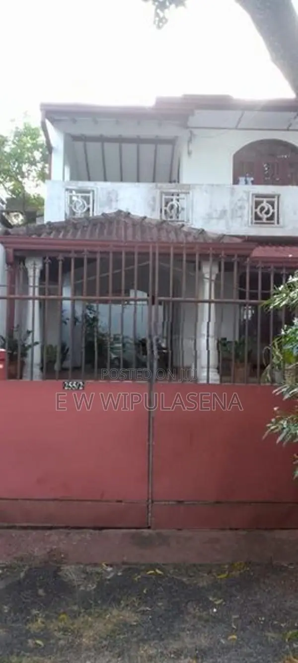 2 STORIES HOURS for SALE in Maharagama Nsvinna