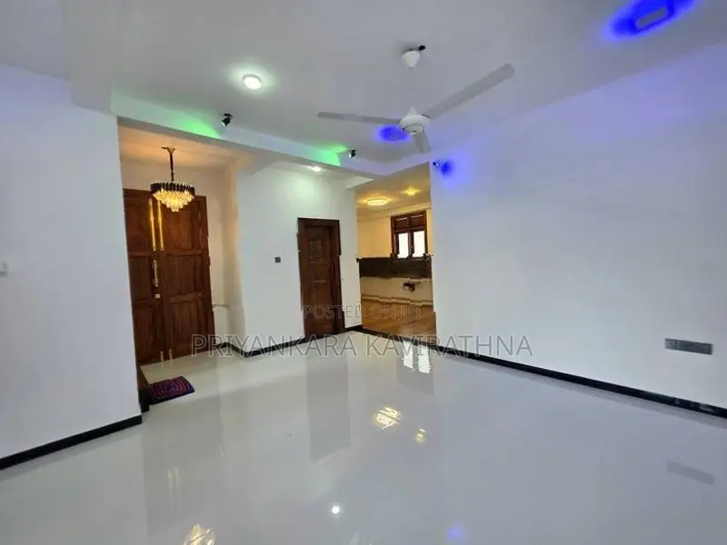 Luxury House For Sale in Kahatuduwa