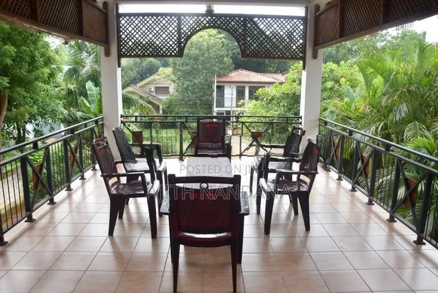 ක්වීන් ඉන් (Queen Inn) නිවාඩු නිකේතනය අනුරාධපුර