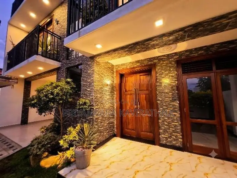 Uncommon Super Quality Mordern House in Kahatuduwa