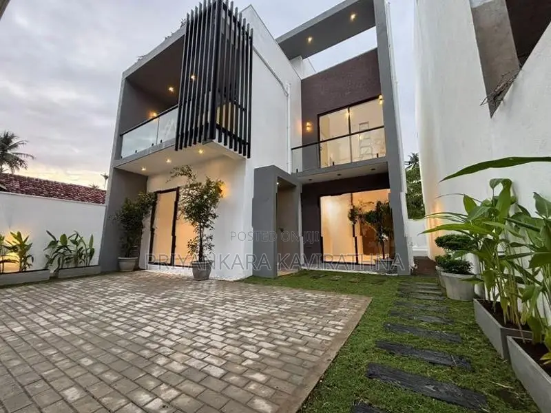 Luxury Houae For Sale in Kandana
