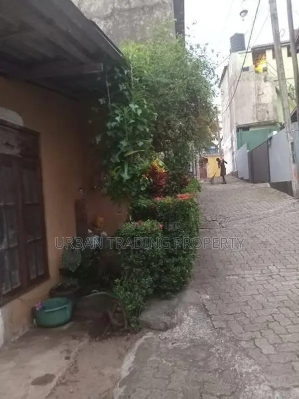 6.9 Perches Land with Livable House for Sale - Kalubowila, Dehiwala