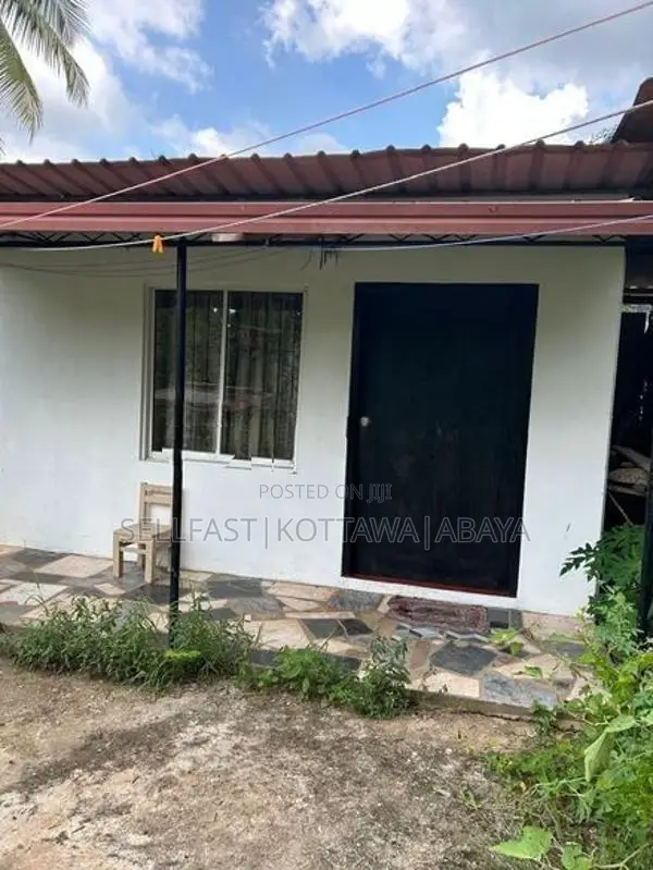 Sharing rooms for girls ( with all facilities ) Kottawa