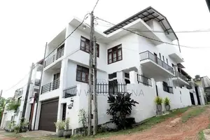 STUNNING 3-STOREY LUXURY HOUSE FOR SALE IN PANNIPITIYA