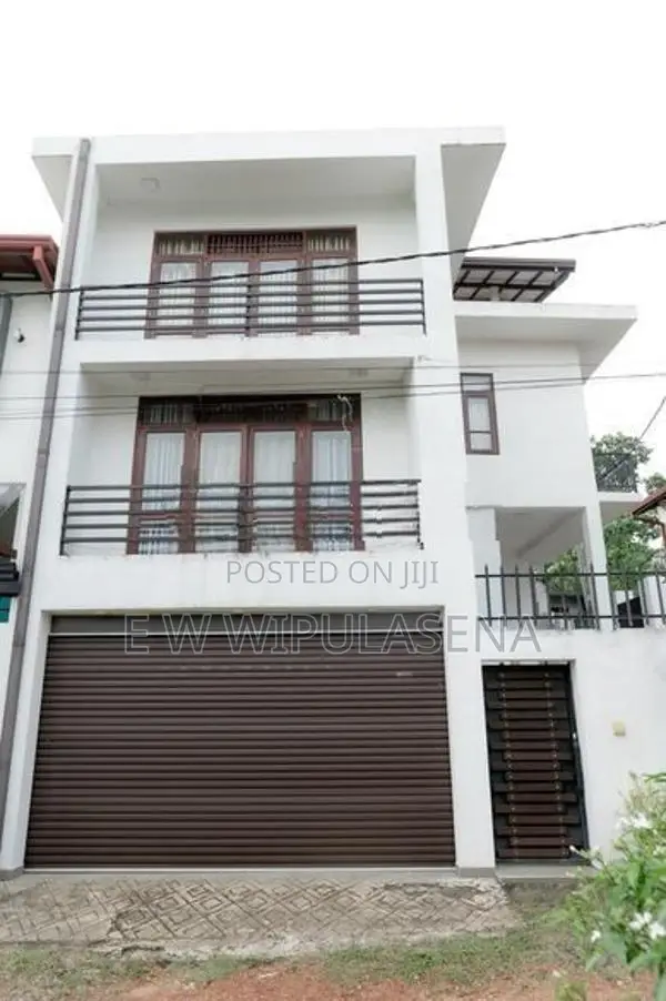 STUNNING 3-STOREY LUXURY HOUSE FOR SALE IN PANNIPITIYA