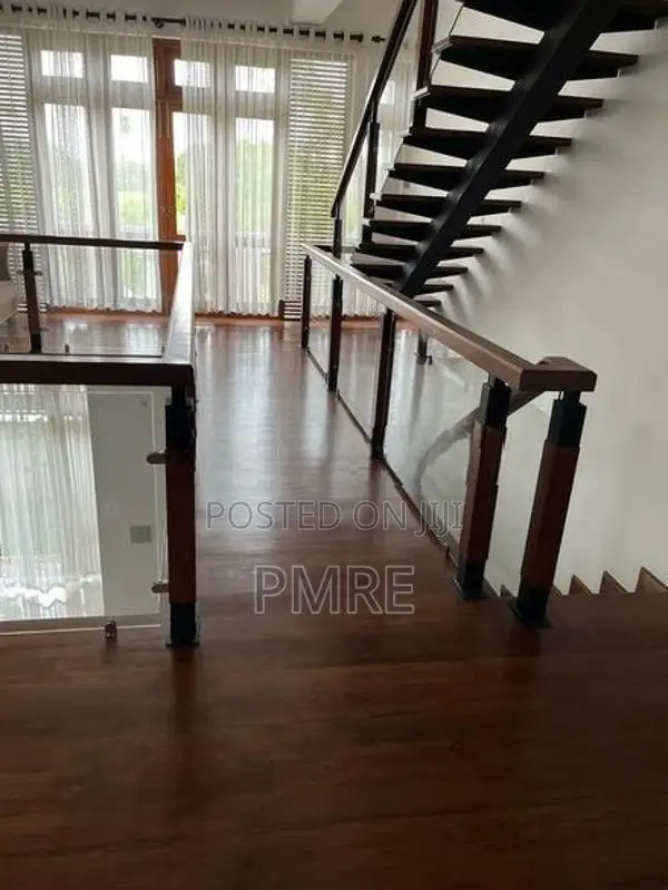 Luxury 3 Story House For Sale In Battaramulla - Akuregoda Lake Road