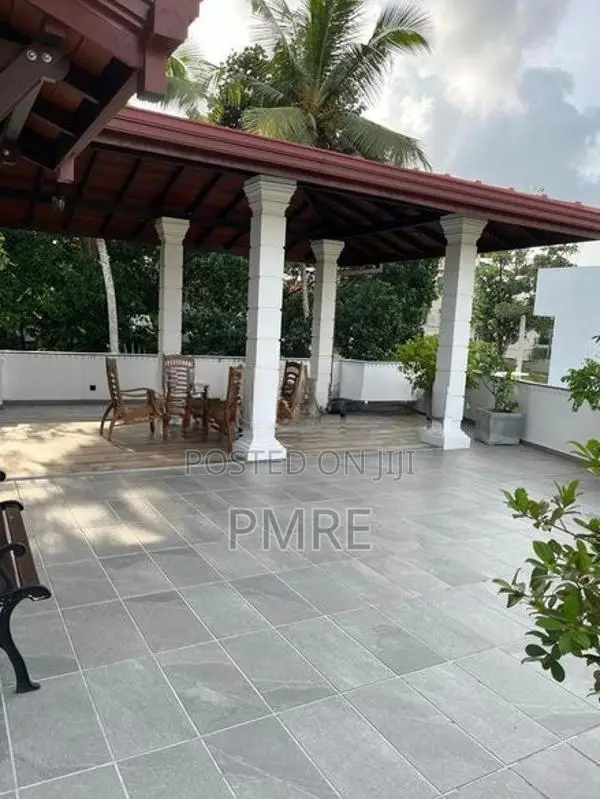 Luxury 3 Story House For Sale In Battaramulla - Akuregoda Lake Road