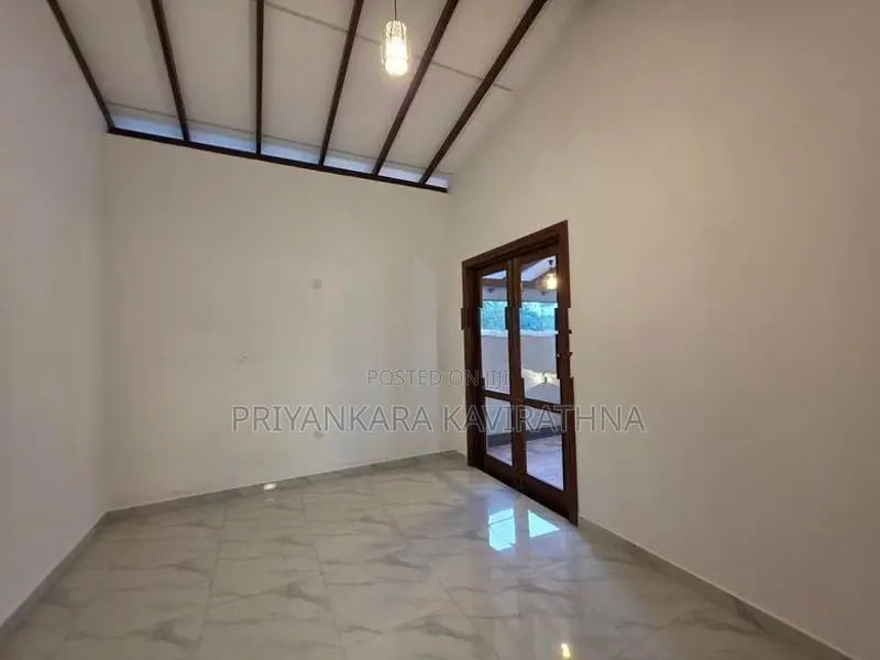 Luxury House For Sale in Gonapola
