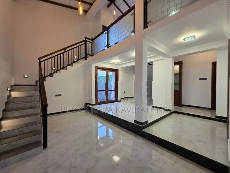 Luxury House For Sale in Gonapola