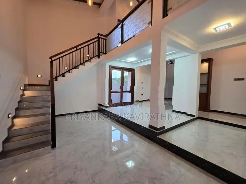 Luxury House For Sale in Gonapola