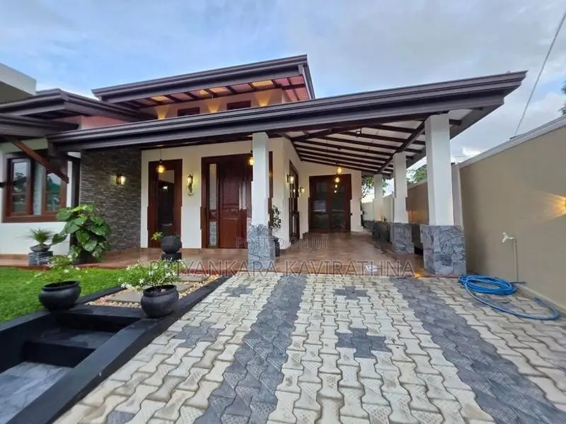 Luxury House For Sale in Gonapola