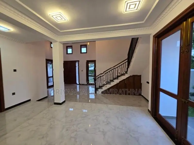 Luxury House For Sale in Gonapola