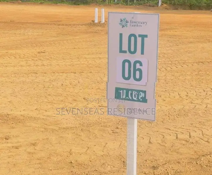 Best plots of land in Padukka
