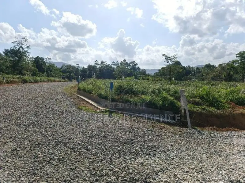 ඇහැලියගොඩට ලගින්ම නේවාසික බිම් කොටස්