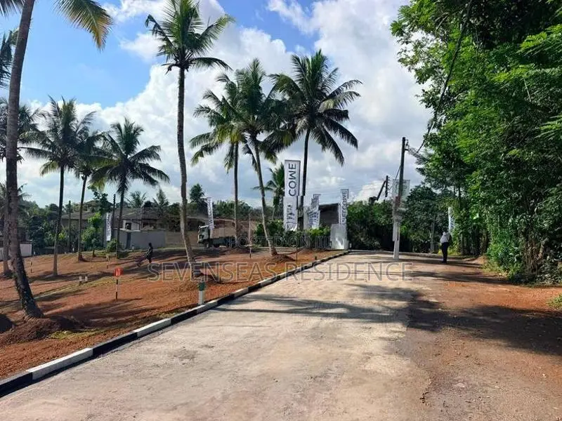 Limited Plots in Kahathuduwa