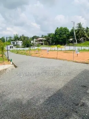 Valuable plots of land for sale in Athurugiriya