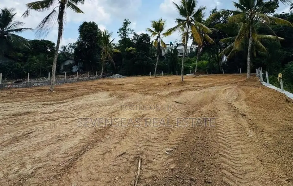 Residence Land For Sale in Homagama
