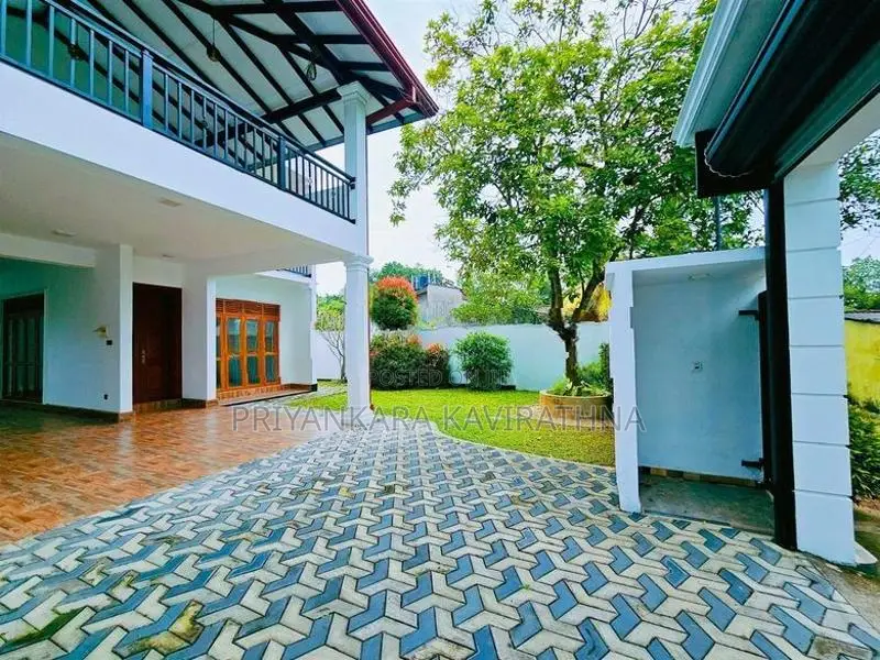 කැස්බෑවෙන් පර්චස් 15 ක අංගසම්පූර්ණ අලුත්ම තෙමහල් නිවසක් විකිනීමට