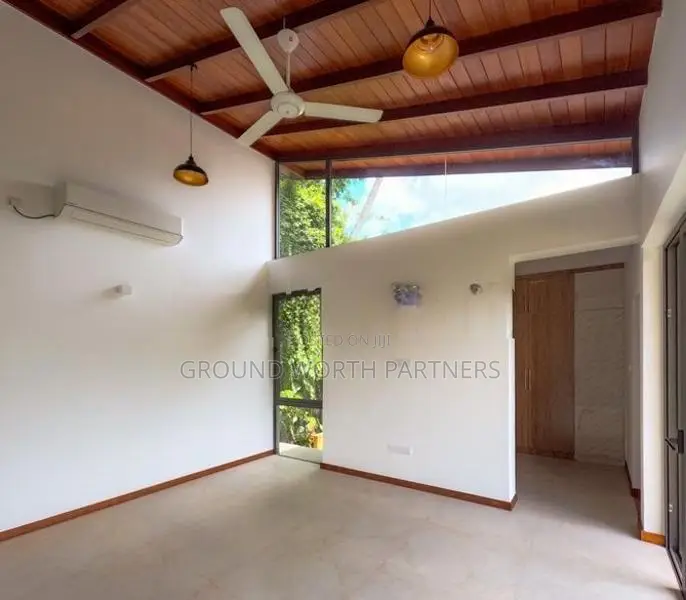 Luxury House For Sale In Battaramulla Lake Road