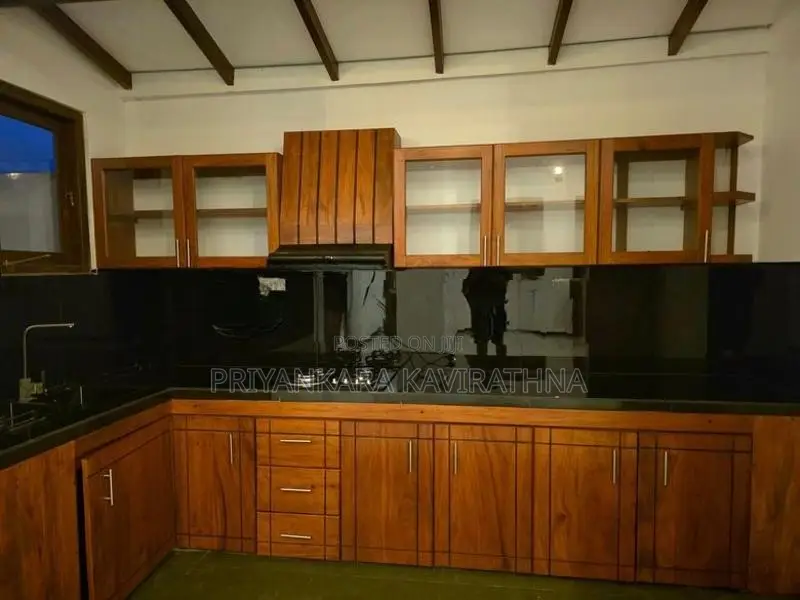 Luxury House For Sale in Kahatuduwa