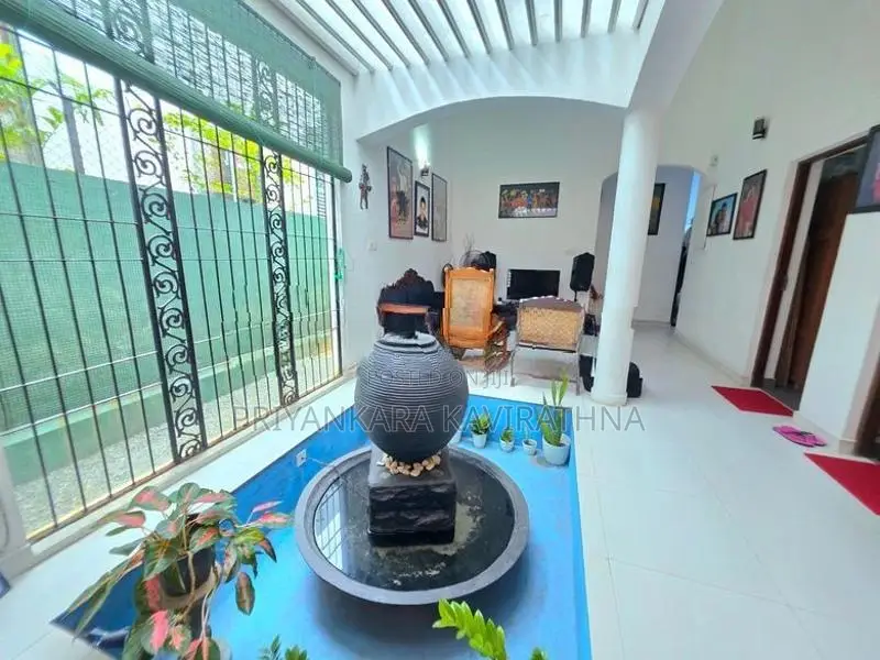 පර්චස් 16.8 ක අලංකාර නිවස ඉක්මනින් විකිනීමට - මත්තෙගොඩ