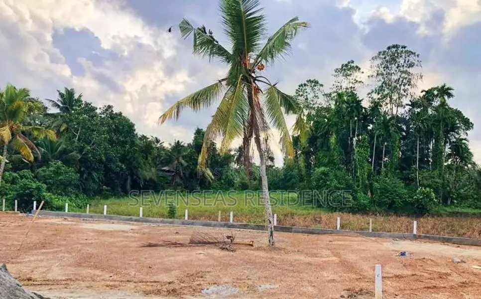 Best lamd for sale near kiriwaththuduwa