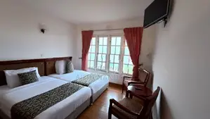 රෝයල් නිවාඩු නිකේතනය -ග්‍රෙගරි වැවට මීටර් 200