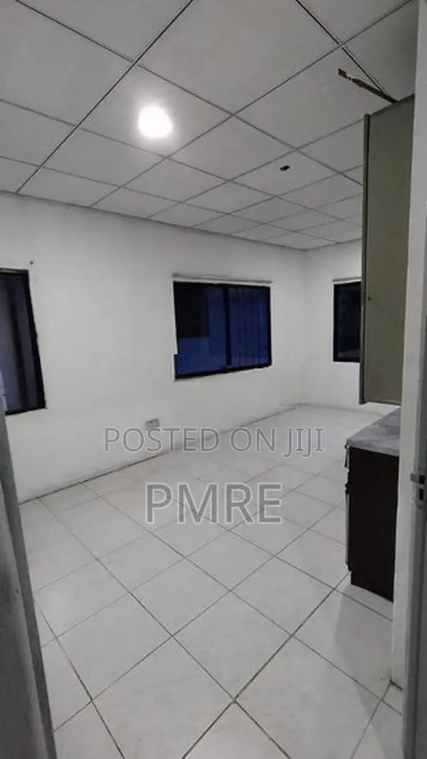 Commercial Building For Sale inThalawathugoda