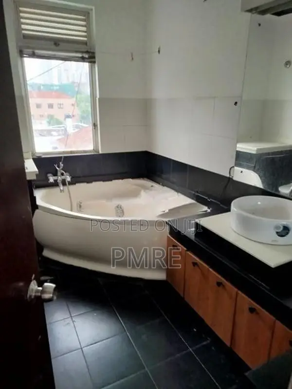 Commercial property for Rent in Colombo 07