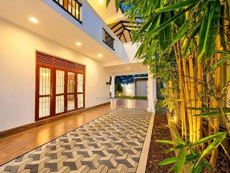 පර්චස් 15 ක සුකෝපබෝගී තෙමහල් නිවස ඉක්මනින් විකිනීමට - කැස්බෑව