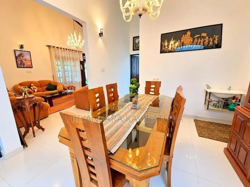 මත්තෙගොඩ පිහිටි පර්චස් 16.8 ක අලංකාර නිවස විකිනීමට