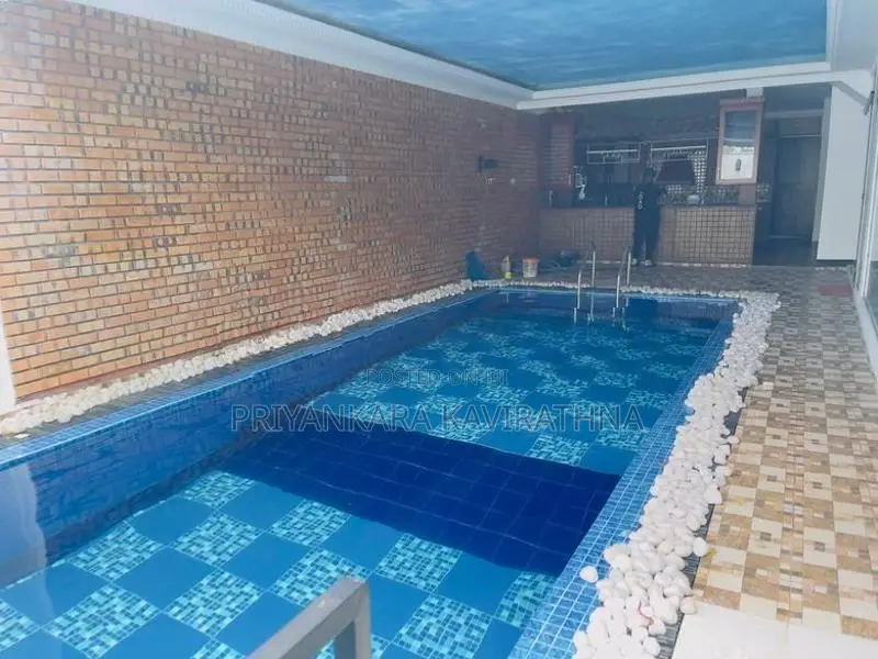Luxury House For Sale in Thalahena With Pool