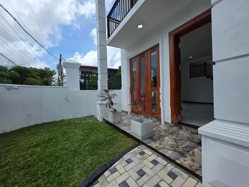 Luxury House For Sale in Makuluduwa