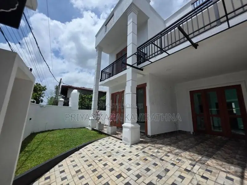 Luxury House For Sale in Makuluduwa