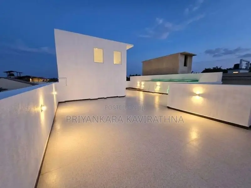 Luxury House For Sale in Makuluduwa