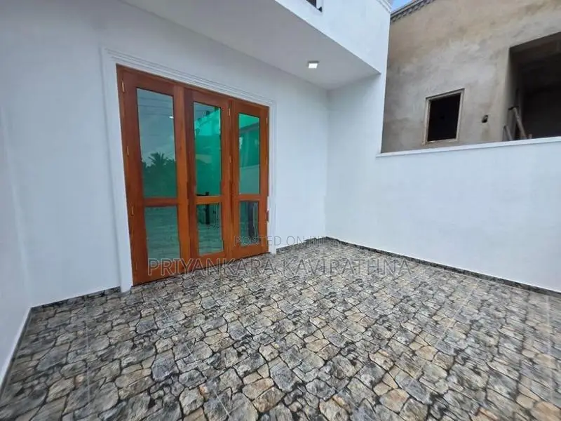 Luxury House For Sale in Makuluduwa