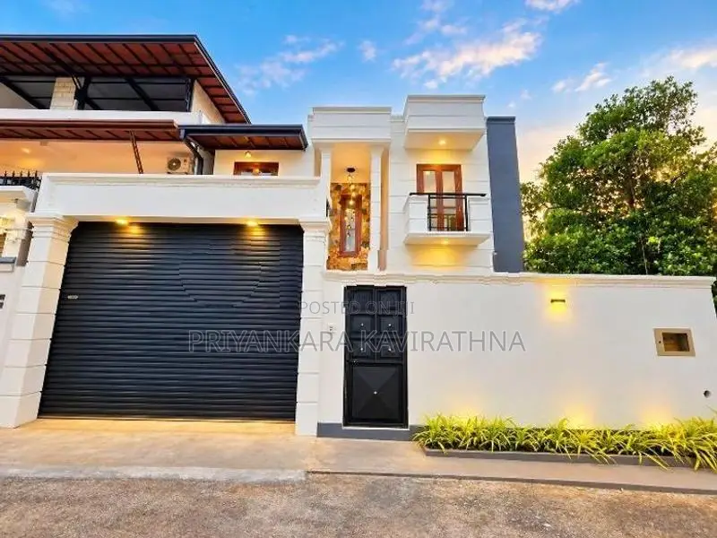 Boralasgamuwa Junction / Near Paddy Field Luxury House For Sale