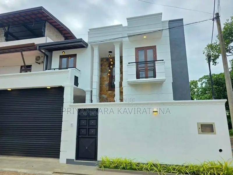 Boralasgamuwa Junction / Near Paddy Field Luxury House For Sale