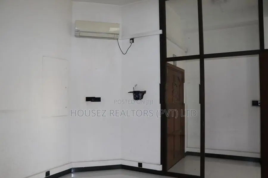 Semi-Furnished Office Space for Rent – Colombo 03 (liberty Plaza)