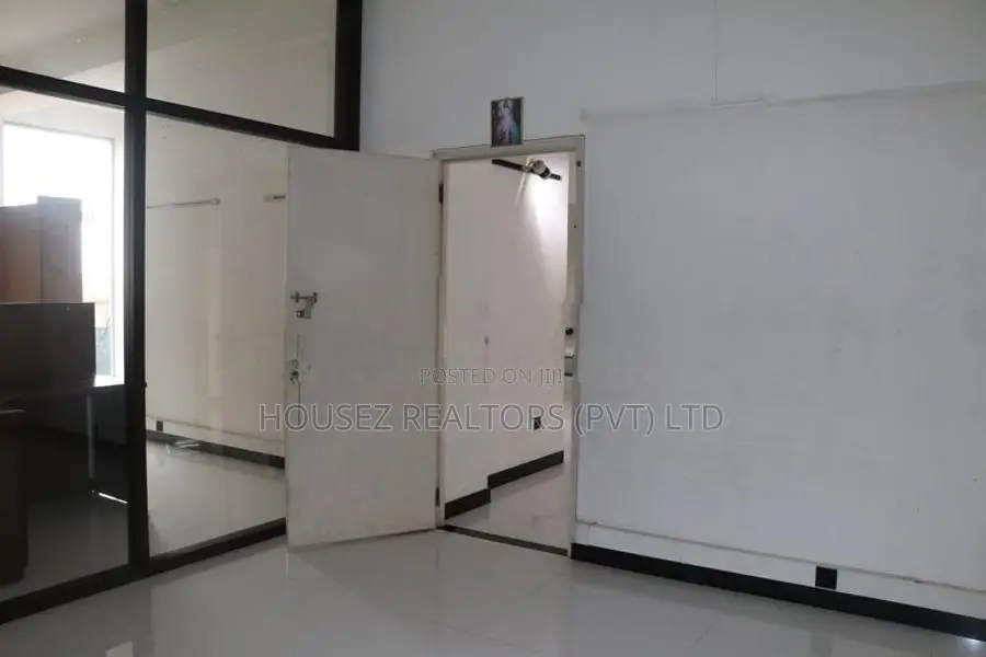 Semi-Furnished Office Space for Rent – Colombo 03 (liberty Plaza)