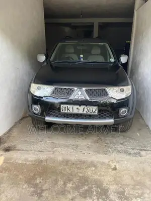 Mitsubishi Montero 2012