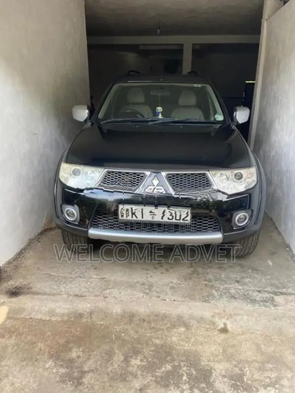 Mitsubishi Montero 2012